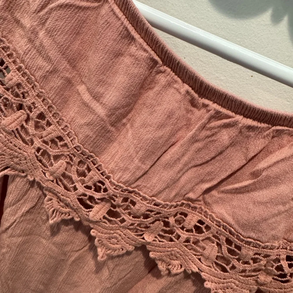2/$20
Streetwear Society Pink Women's Lace Trim Off-Shoulder Top Mean Girls - Picture 6 of 7
